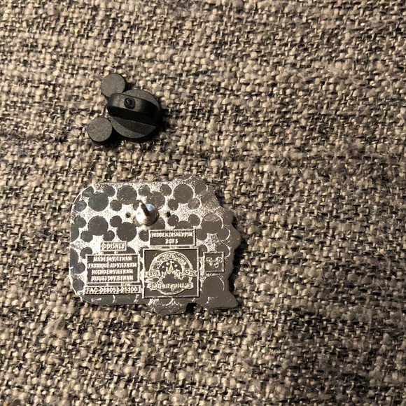 Authentic Hidden Disney pin. Each pin $8 or 4 pins $25, additional pins $5 each. - Picture 4 of 8
